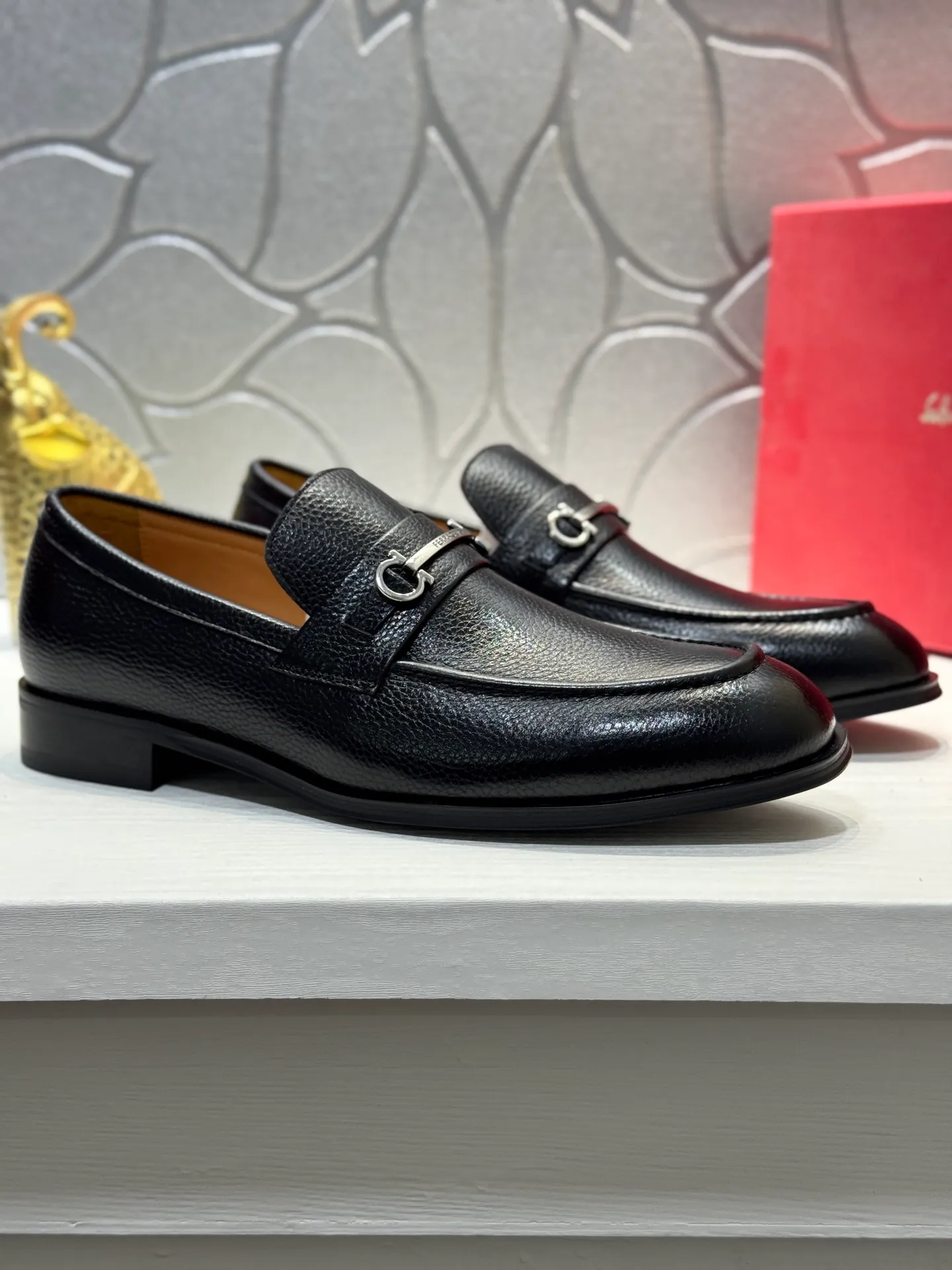 Men's shoes 💰460 Ferragamo [Ferragamo] top imported suit men's shoes 💯Original copy of the official website, product materials: selected imported embossed calfskin + luxury hardware buckle accessories ~ imported water-dyed cow 🐂 leather lining. Strong three-dimensional visual effect, original combination outsole, multiple colors available😘 Size: 39-44 (38.45.46.47 customized YS)